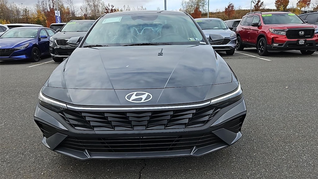 New 2025 Hyundai Elantra SE Sedan