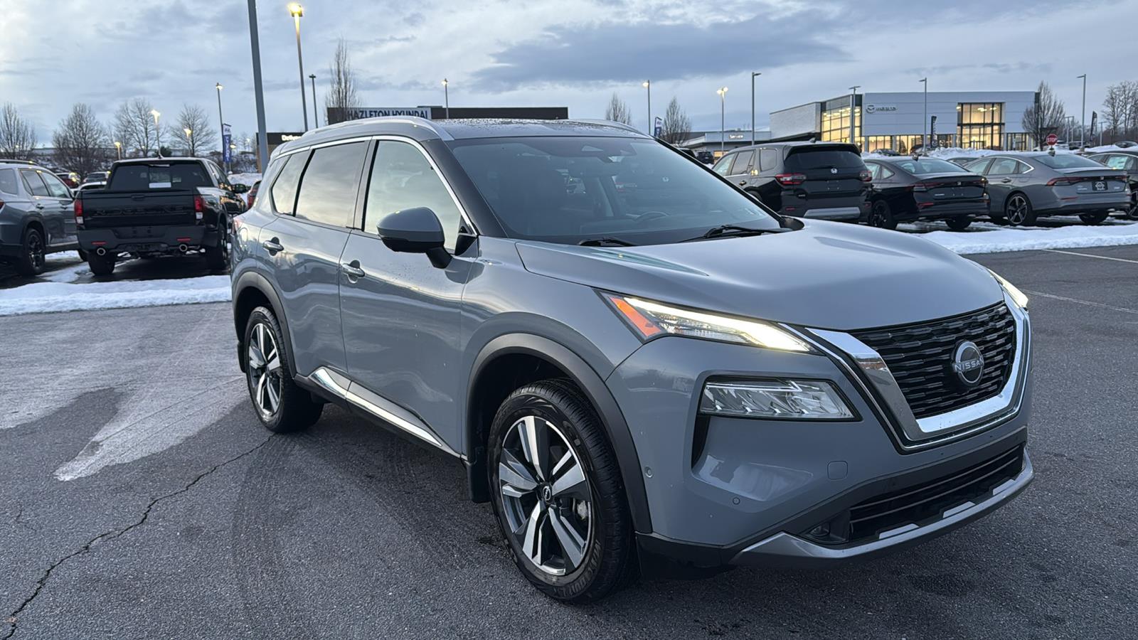 2022 Nissan Rogue SL's photo