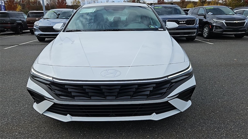 New 2025 Hyundai Elantra SE Sedan