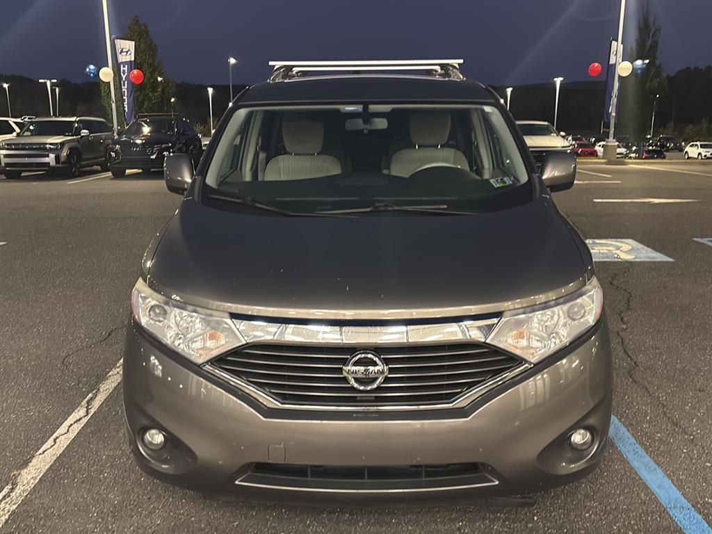 2015 Nissan Quest SV photo 2