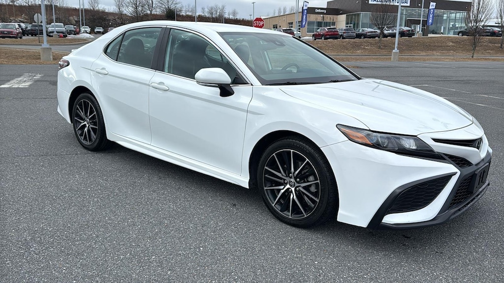 Used 2022 Toyota Camry SE Sedan