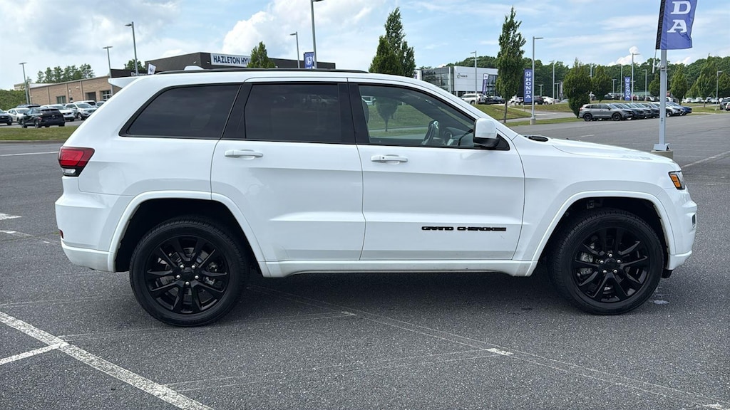 Used 2021 Jeep Grand Cherokee Laredo SUV