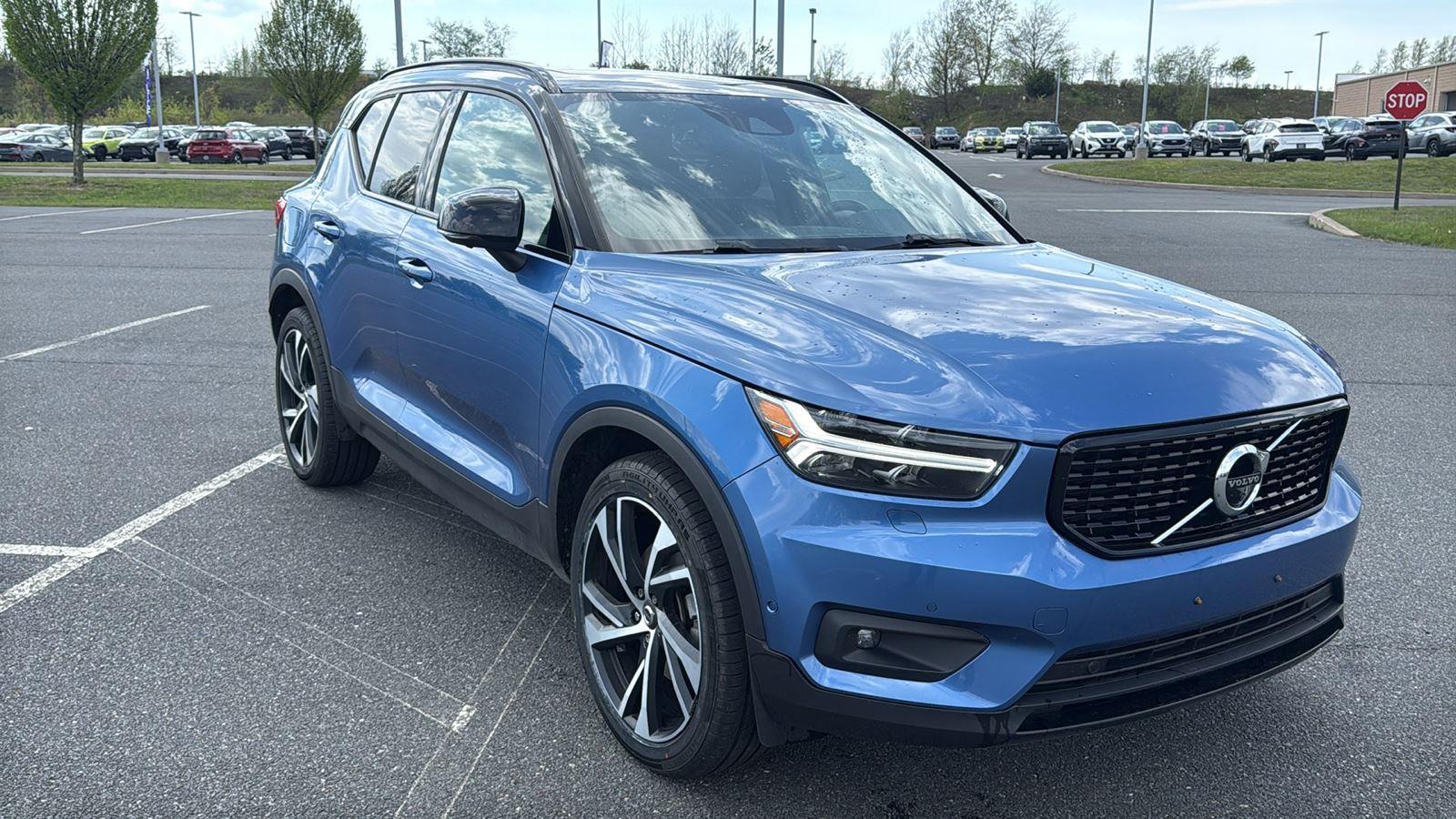 2019 Volvo XC40 T5 R-Design AWD's photo
