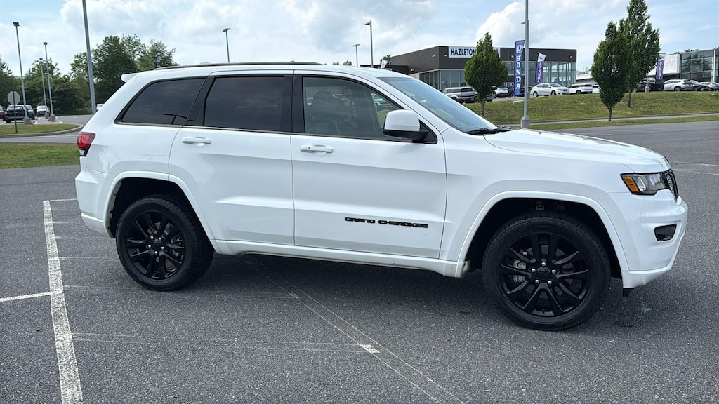 Used 2021 Jeep Grand Cherokee Laredo SUV