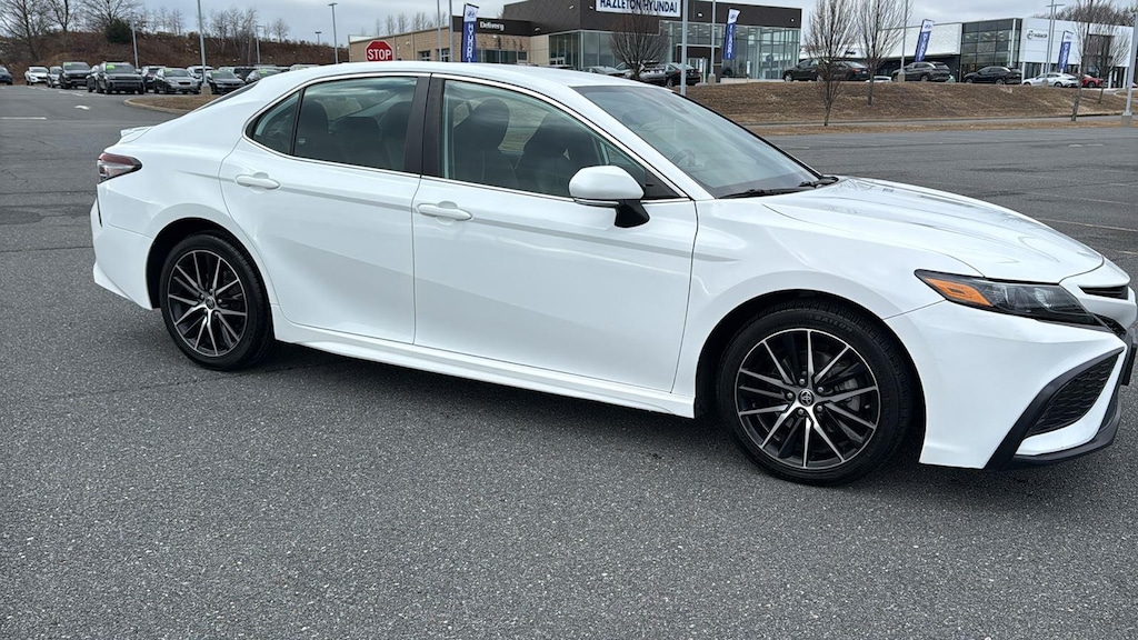 Used 2022 Toyota Camry SE Sedan