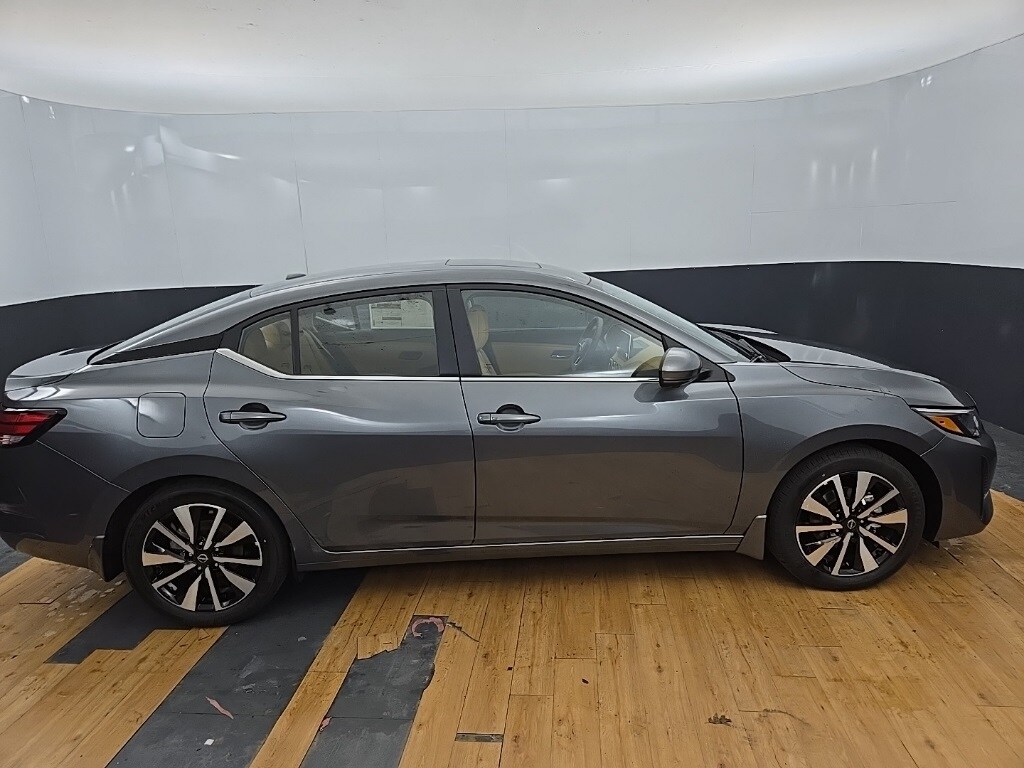 2025 Nissan Sentra SV photo 3