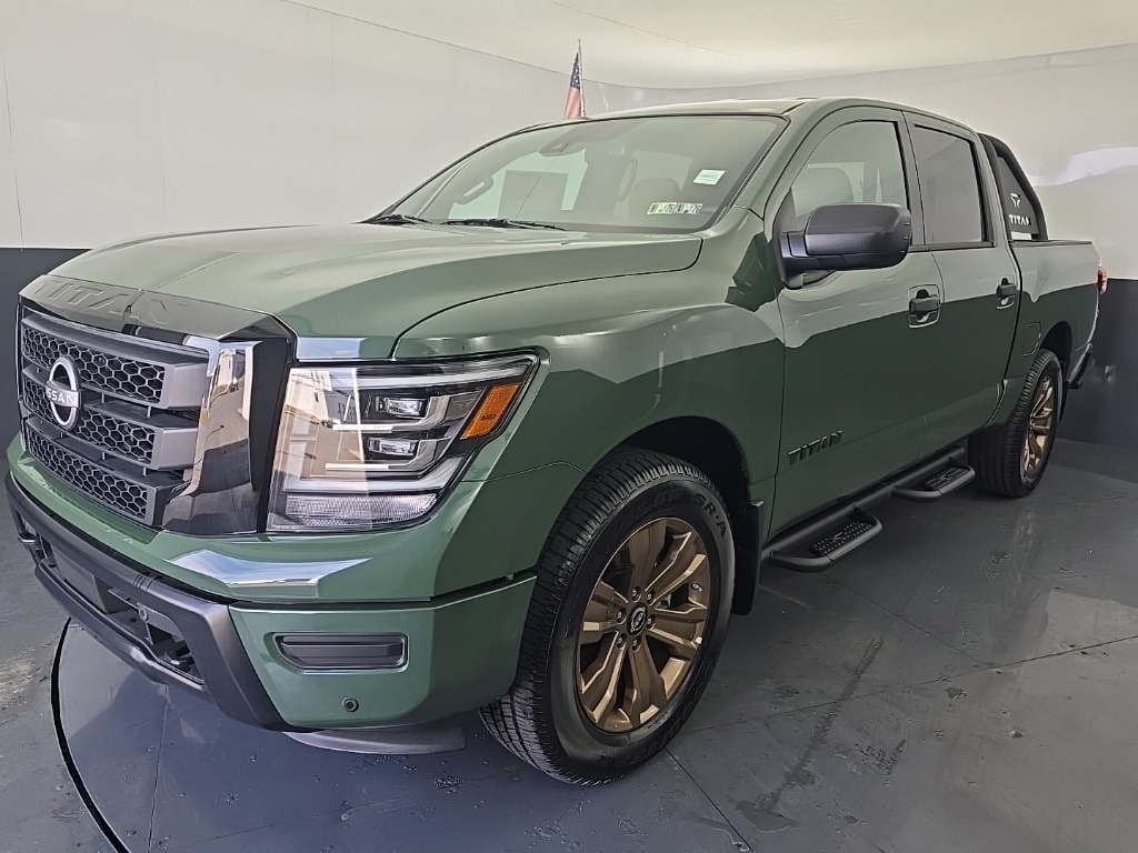 New 2024 Nissan Titan SV Truck Crew Cab