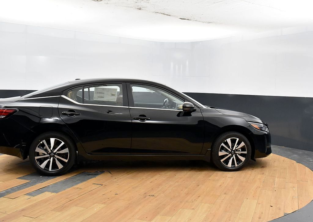2025 Nissan Sentra SV - Photo 6