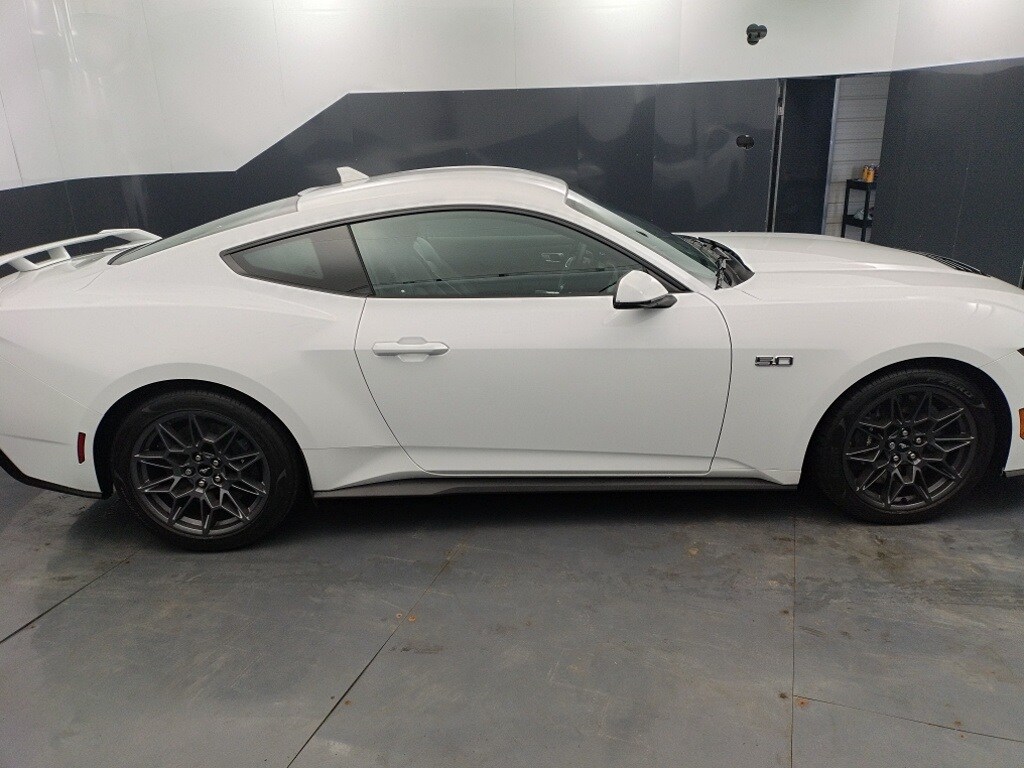 2024 Ford Mustang GT photo 3