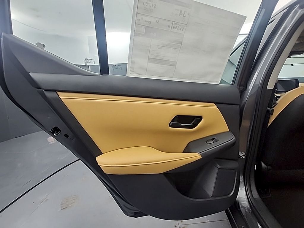 2025 Nissan Sentra SV - Photo 14