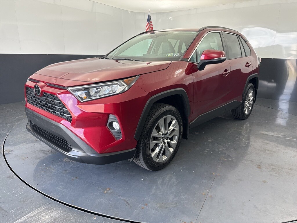 2021 Toyota RAV4 XLE Premium photo 3