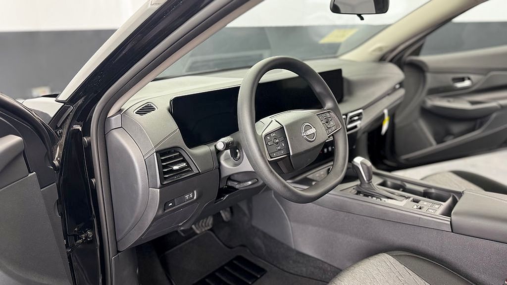 2025 Nissan Sentra S - Photo 14