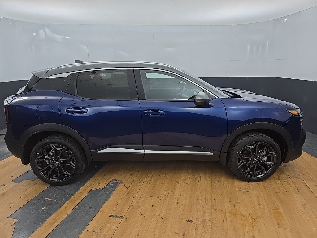 2025 Nissan Kicks SR photo 3