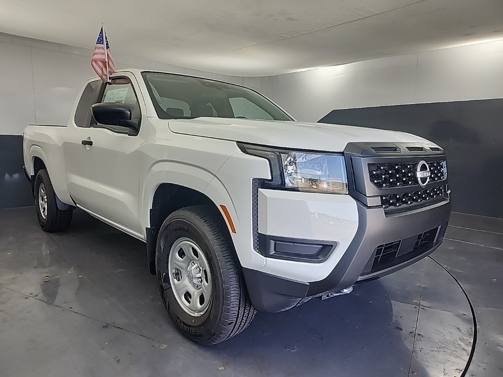 2025 Nissan Frontier S's photo