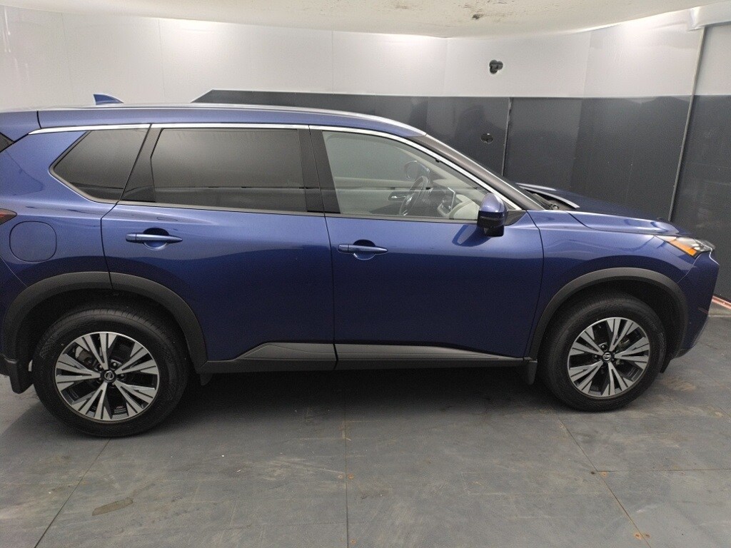 2021 Nissan Rogue SV photo 2