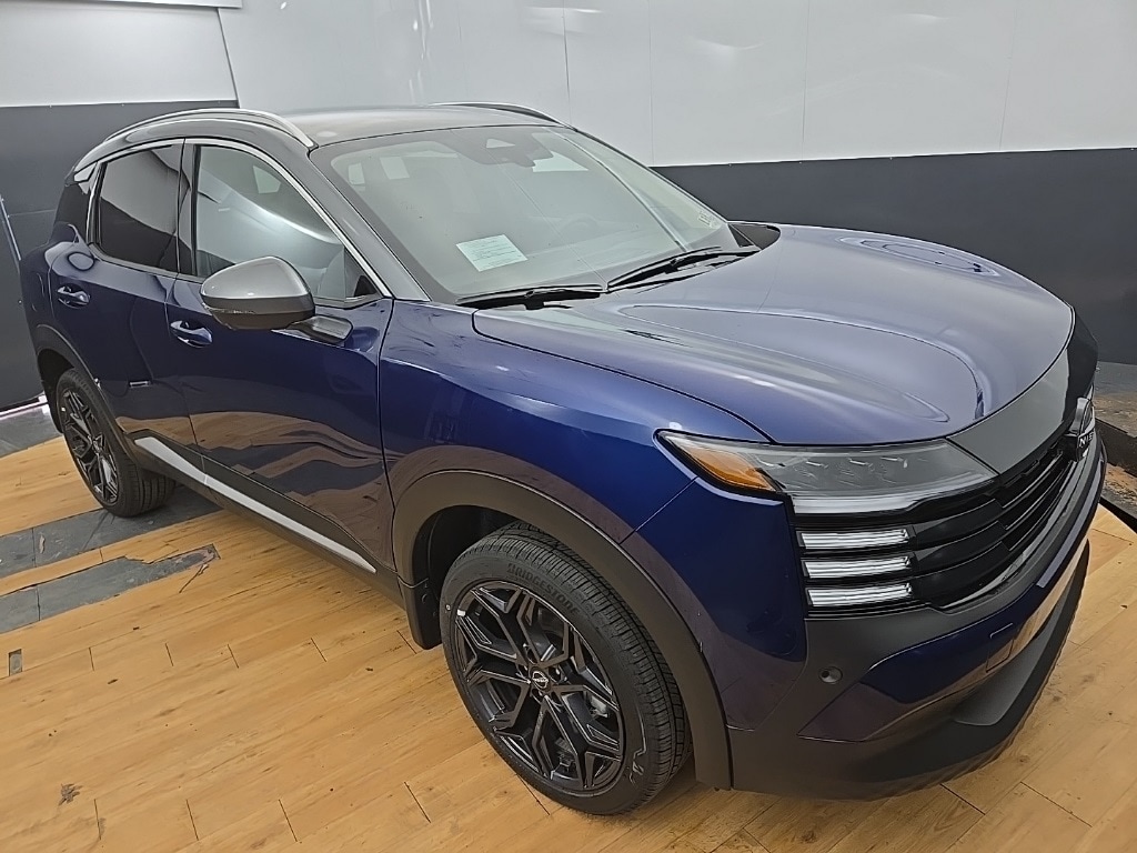 2025 Nissan Kicks SR's photo