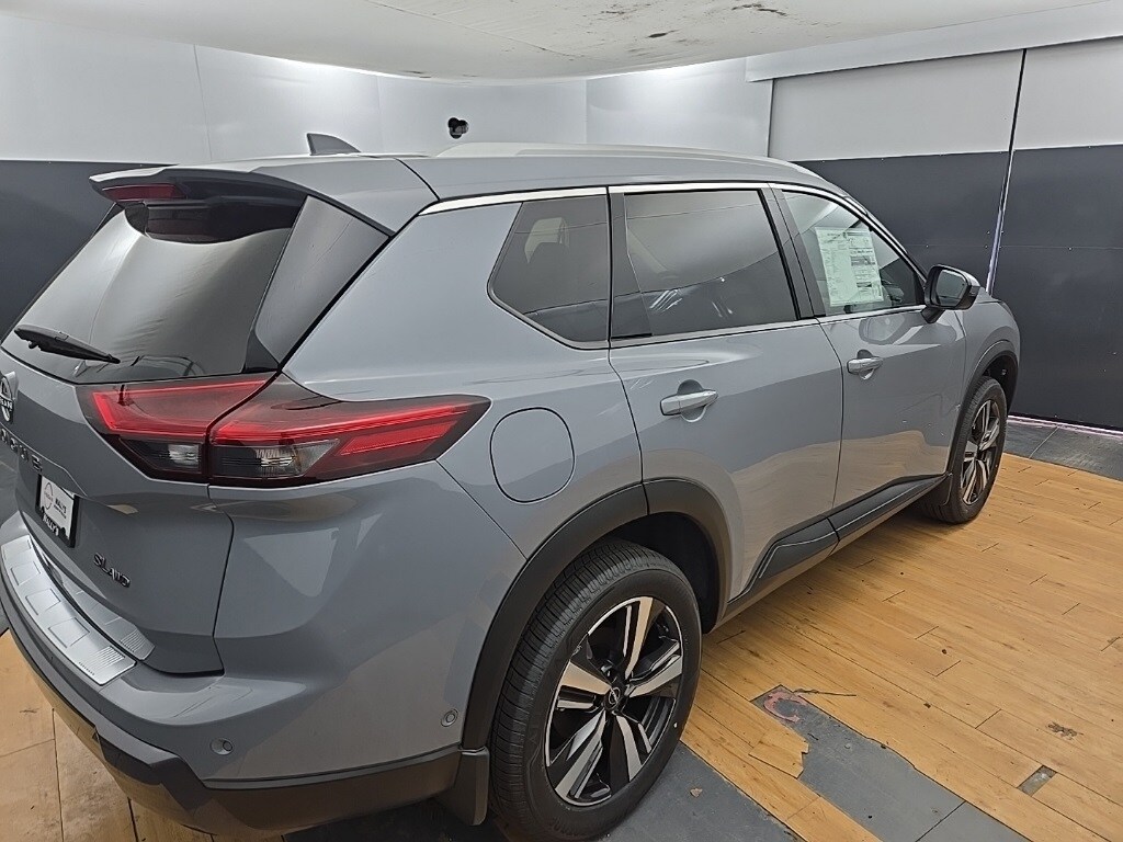 2025 Nissan Rogue SL photo 4