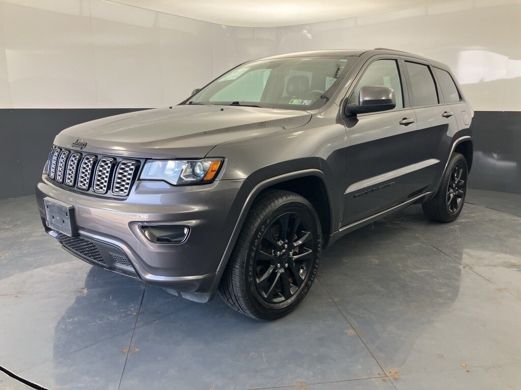 2021 Jeep Grand Cherokee Laredo X photo 3