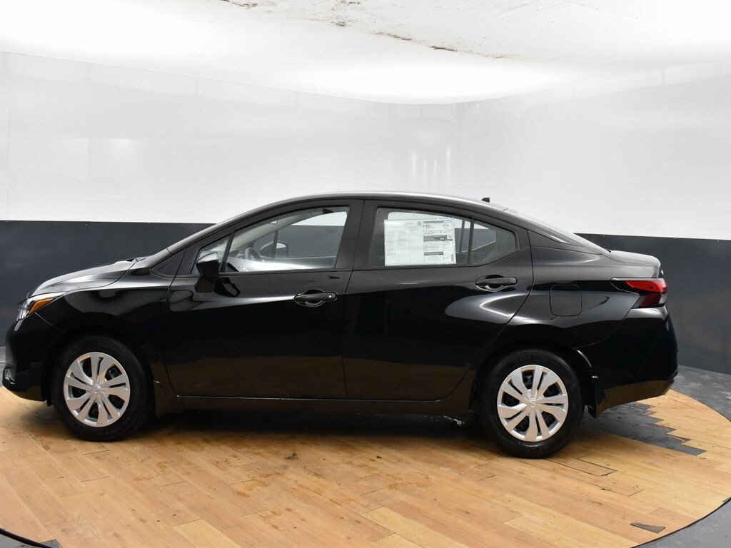 2025 Nissan Versa 1.6 S photo 4