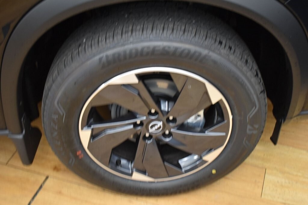 2025 Nissan Rogue SV photo 2