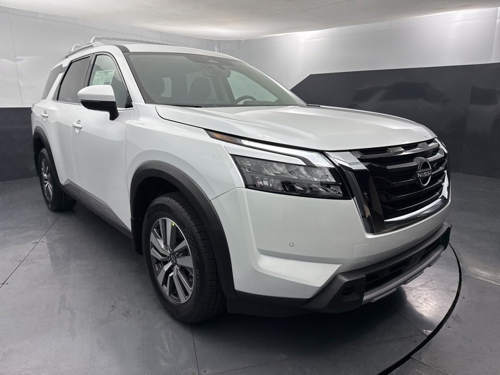 2025 Nissan Pathfinder SL's photo