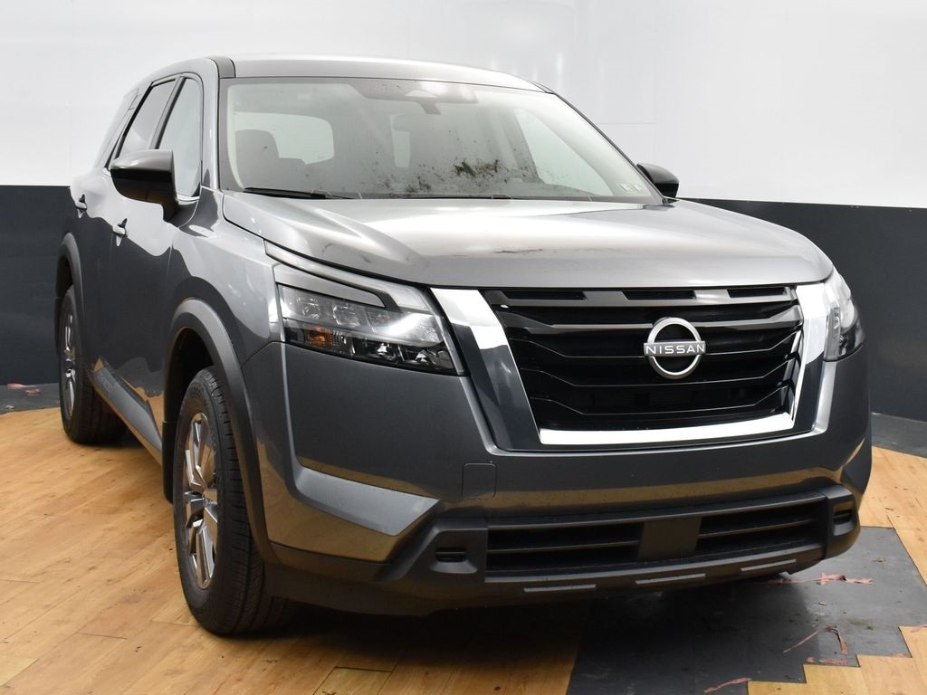2025 Nissan Pathfinder S's photo