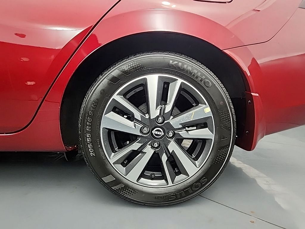 2025 Nissan Versa Sedan SV - Photo 11