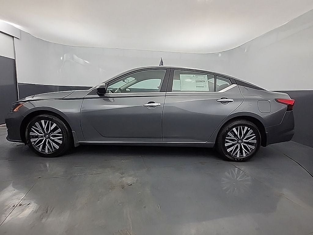 2025 Nissan Altima SV - Photo 6