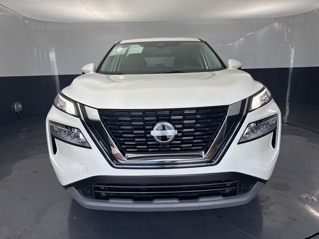 2022 Nissan Rogue SV photo 2