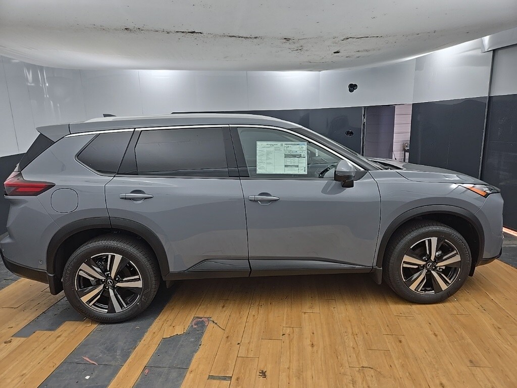 2025 Nissan Rogue SL photo 3