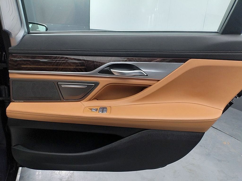 2020 BMW 7 Series 750i - Photo 14