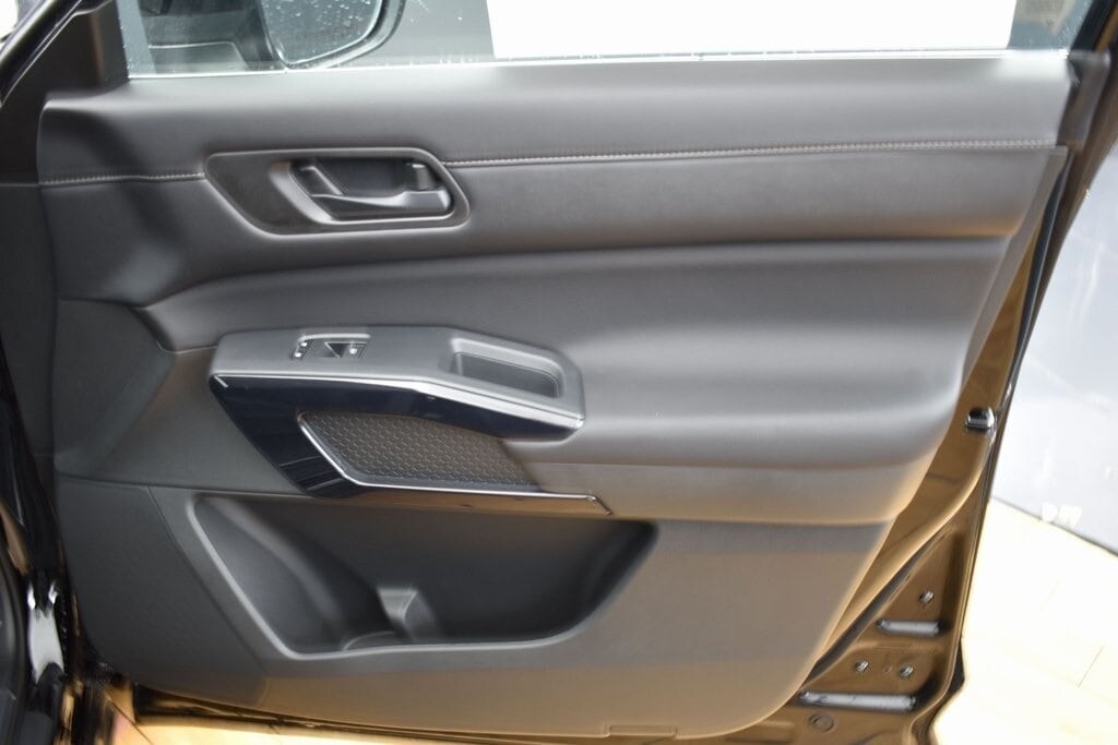 2025 Nissan Pathfinder S photo 3