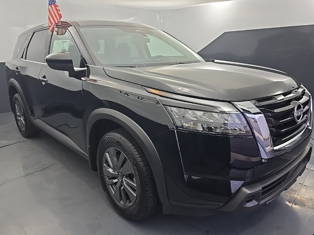 2025 Nissan Pathfinder S's photo