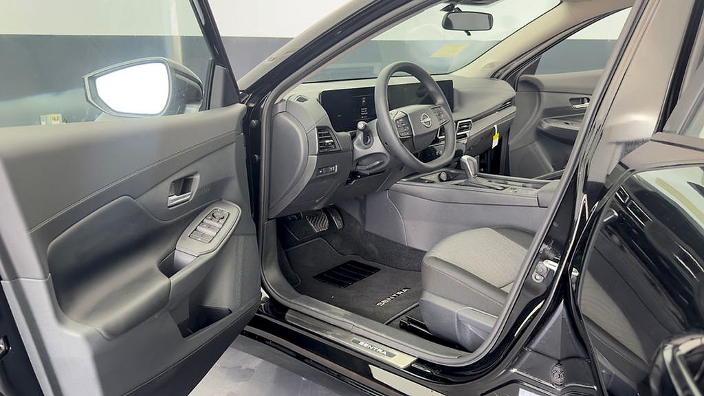 2025 Nissan Sentra S - Photo 16
