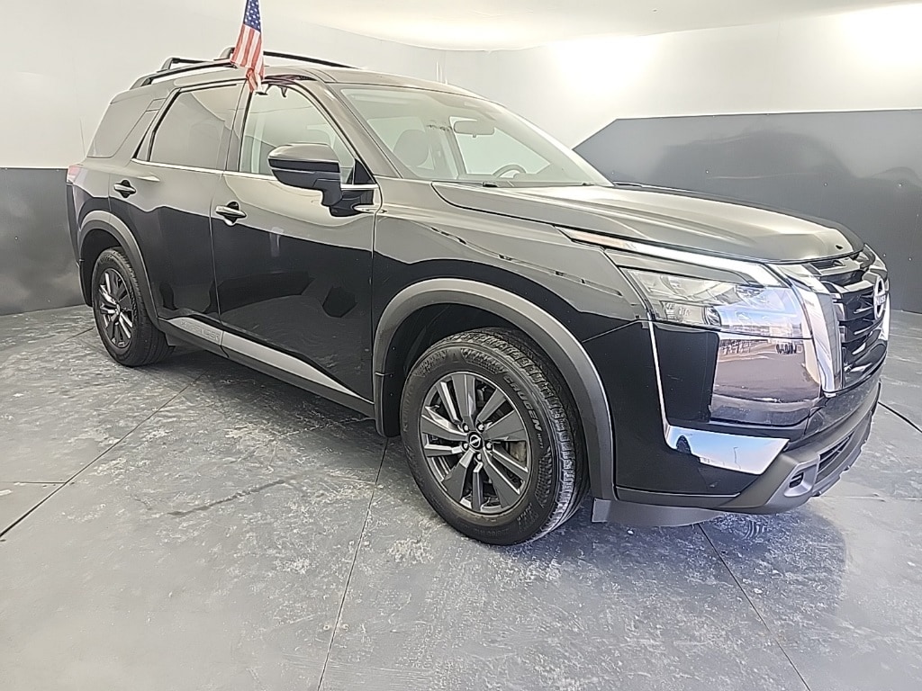 2024 Nissan Pathfinder SV's photo