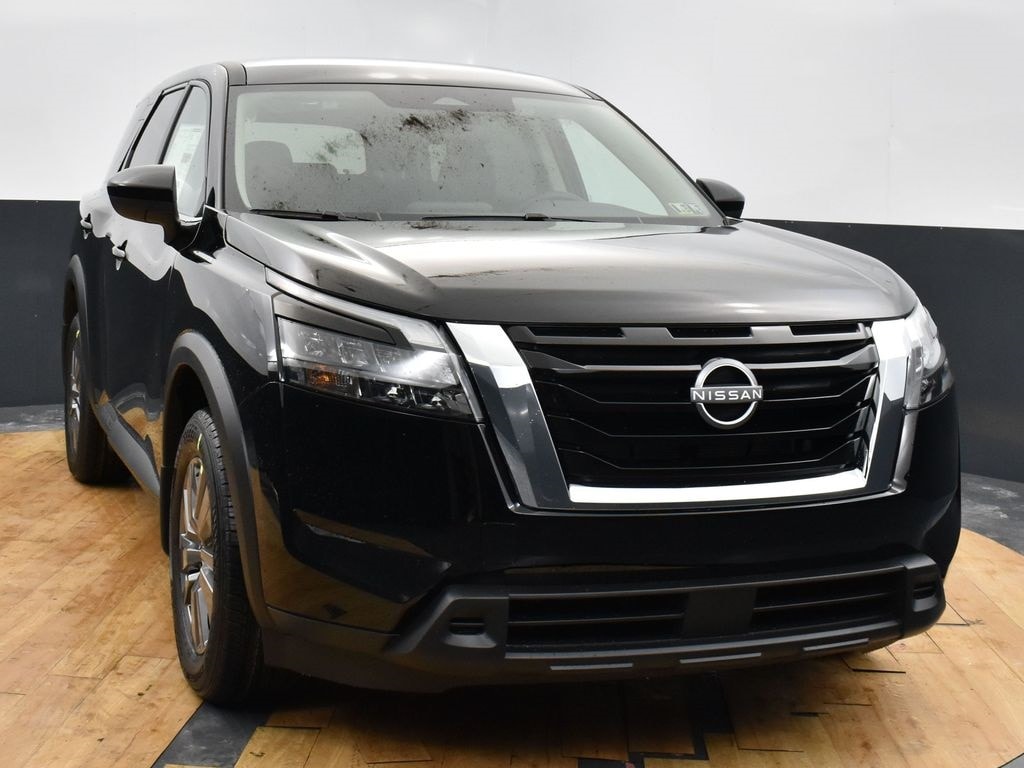 2025 Nissan Pathfinder S's photo