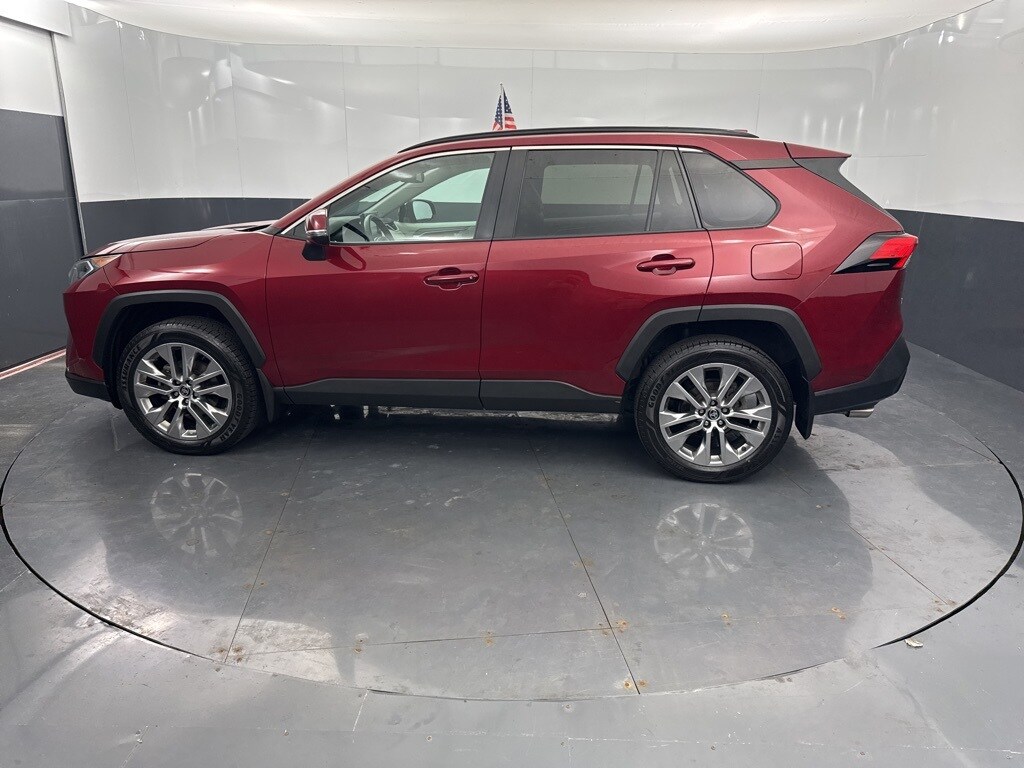 2021 Toyota RAV4 XLE Premium photo 4