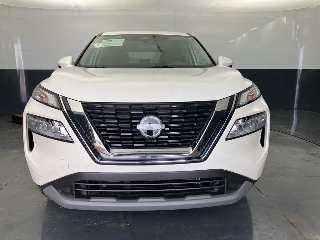 2022 Nissan Rogue SV photo 2
