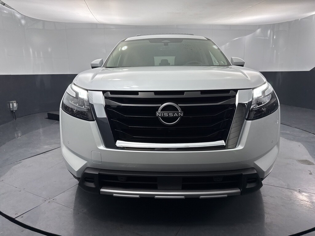 New 2025 Nissan Pathfinder SL SUV