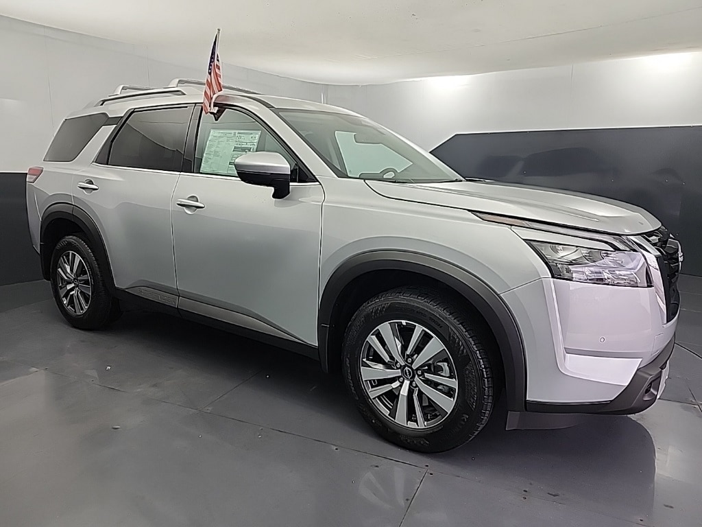 2025 Nissan Pathfinder SL's photo