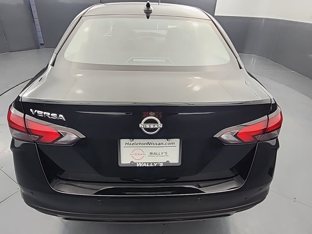 New 2025 Nissan Versa 1.6 SV Sedan