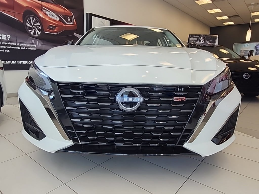 New 2025 Nissan Altima SR Sedan