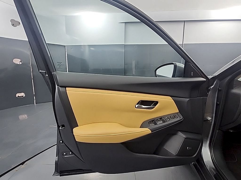 2025 Nissan Sentra SV - Photo 11