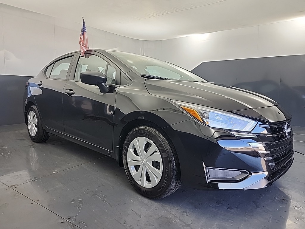 2025 Nissan Versa Sedan S's photo