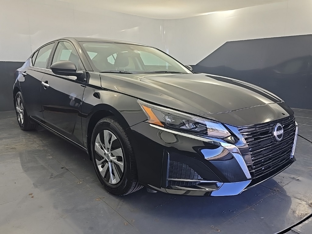 2025 Nissan Altima S's photo