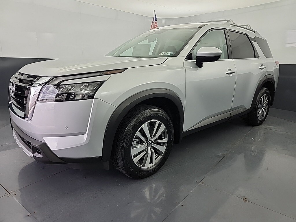 2025 Nissan Pathfinder SL photo 3