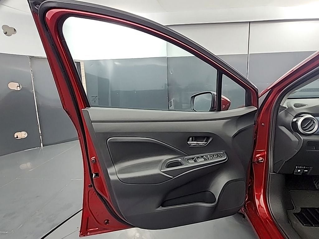 2025 Nissan Versa Sedan SV - Photo 13