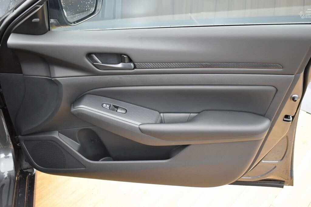 2025 Nissan Altima S photo 3