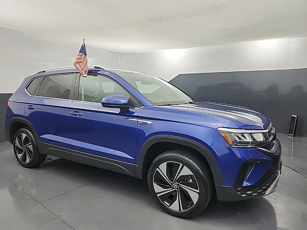 2024 Volkswagen Taos SE's photo