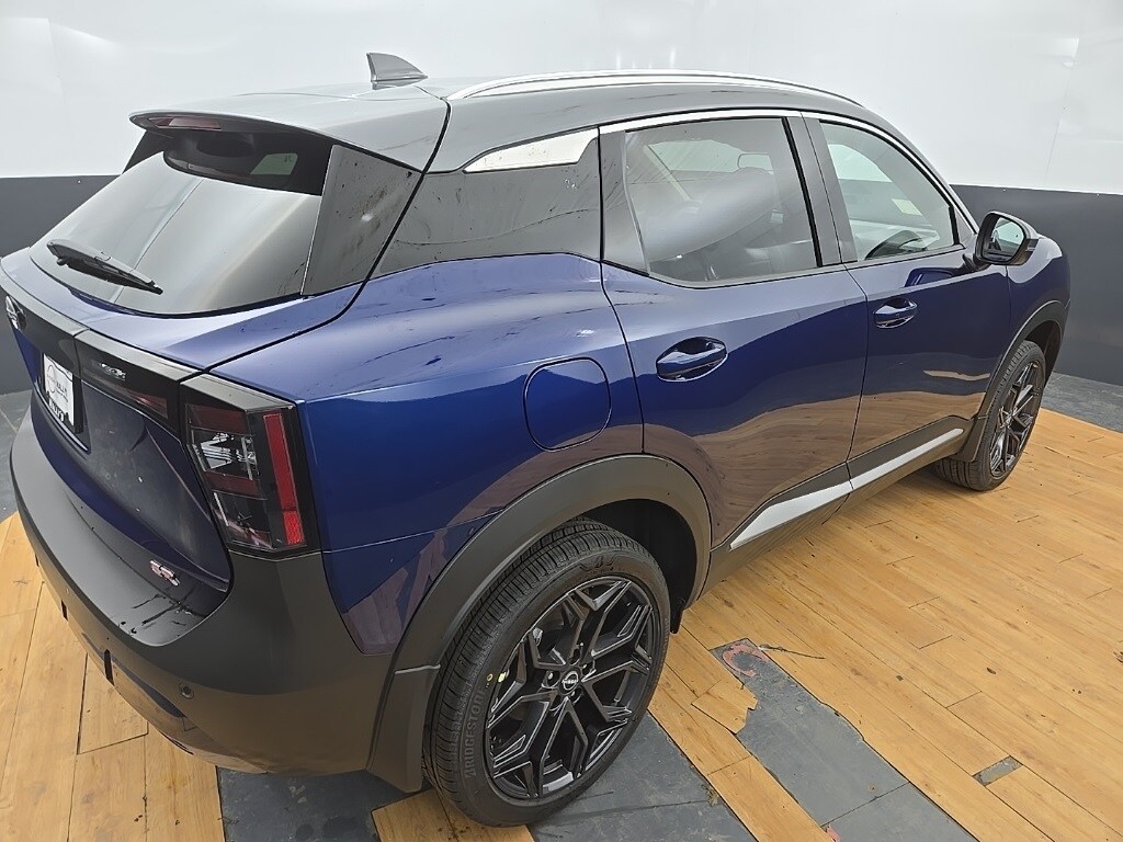 2025 Nissan Kicks SR photo 4